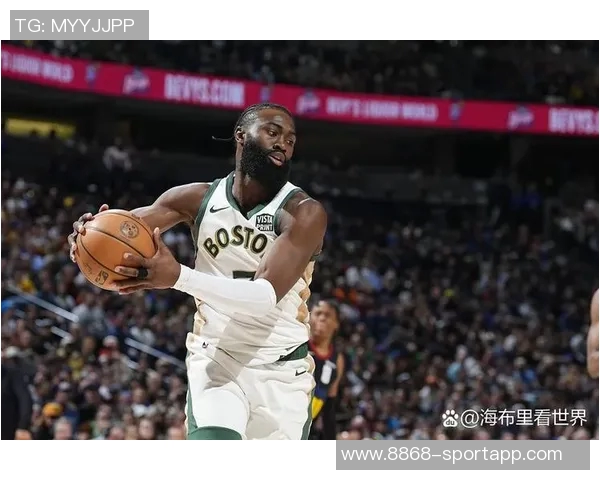 杰伦布朗半场表现平平7投3中三分命中率高但仅得8分助力球队需更努力